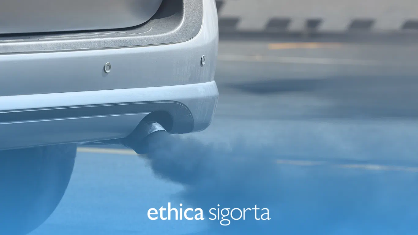 Araba Neden Siyah Duman Atar?